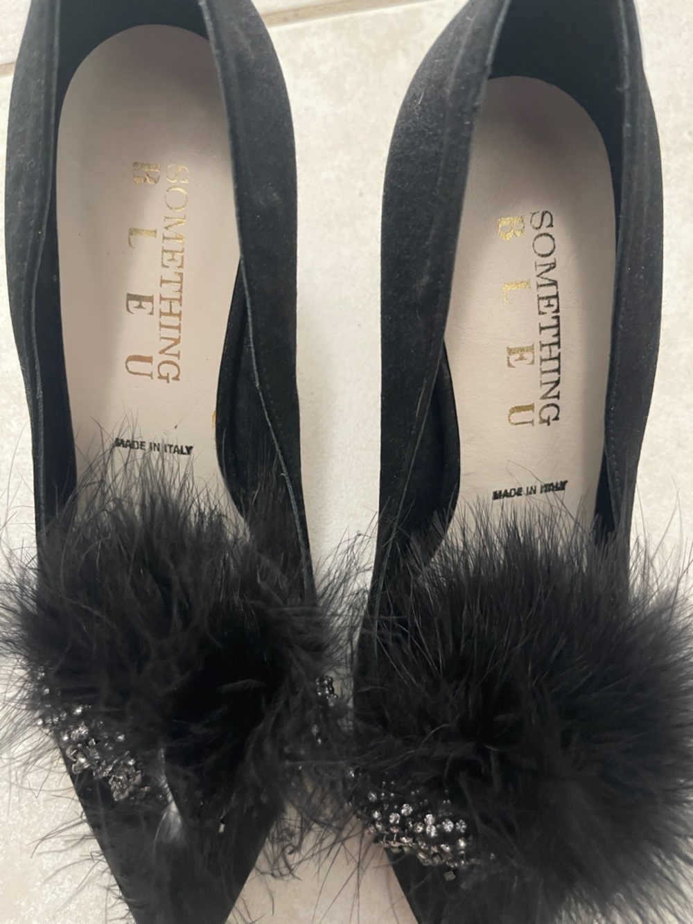 SOMETHING BLEU Black Feathered/Rhinestone Women's Pump, Size 6